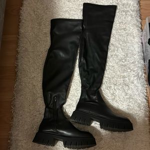 Zara leather over knee black boots. Sz 39/9 Heel 2”